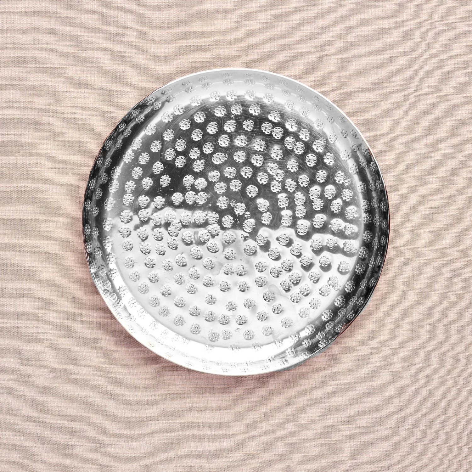 Deko-Teller Gehämmert Ø34cm ORIENTAL LOUNGE In Silber 7 Deko-Teller Gehämmert Ø34cm ORIENTAL LOUNGE In Silber – Bild 5