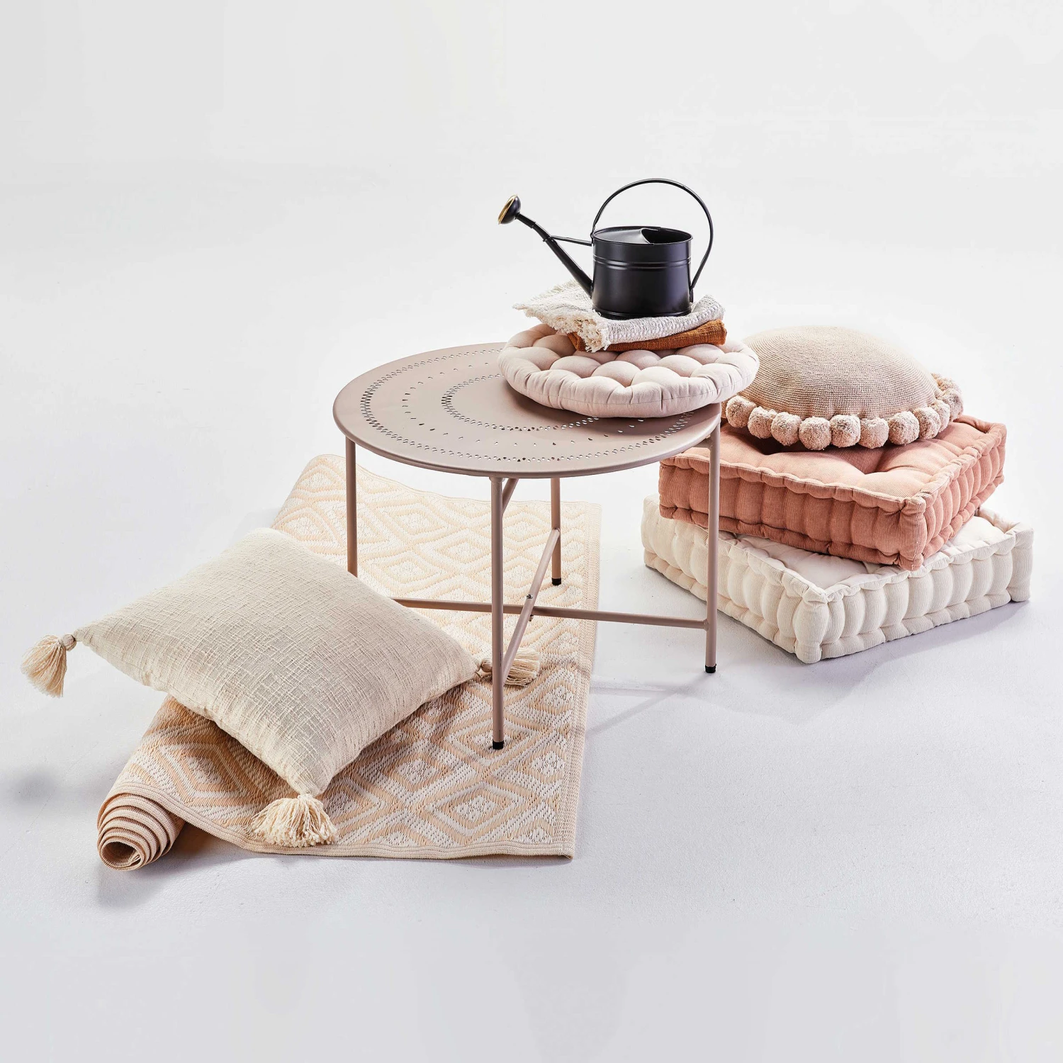 Gartentisch Mit Stanzung ASHLEY In Beige 3 Gartentisch Mit Stanzung ASHLEY In Beige – Bild 2