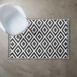 In- & Outdoor-Teppich Ethno Rauten L 180 X B 118cm COLOUR CLASH In Schwarz-Weiß -Butlers Speichern butlers in and outdoor teppich ethno rauten l 180 x b 118cm colour clash in schwarz weiss 2