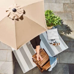 In- & Outdoor-Teppich Streifen L 180 X B 120cm COLOUR CLASH In Grau -Butlers Speichern butlers in and outdoor teppich streifen l 180 x b 120cm colour clash in grau 1