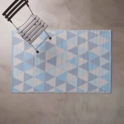 In- & Outdoorteppich Dreiecke L 180 X B 120cm COLOUR CLASH In Pastellblau 14 In- & Outdoorteppich Dreiecke L 180 X B 120cm COLOUR CLASH In Pastellblau -Butlers Speichern butlers in and outdoorteppich dreiecke l 180 x b 120cm colour clash in pastellblau 3