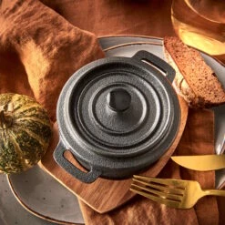 Mini-Serviertopf Mit Holzuntersetzer L 14 X B 11cm HOT IRON In Schwarz -Butlers Speichern butlers mini serviertopf mit holzuntersetzer l 14 x b 11cm hot iron in schwarz 5