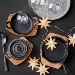 Mini-Serviertopf Mit Holzuntersetzer L 14 X B 11cm HOT IRON In Schwarz -Butlers Speichern butlers mini serviertopf mit holzuntersetzer l 14 x b 11cm hot iron in schwarz 6