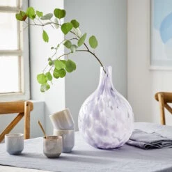 Vase Rund Höhe 34cm BLUEBLOSSOM In Pastelllila -Butlers Speichern butlers vase rund hohe 34cm blueblossom in pastelllila 1